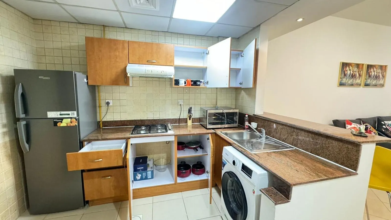 Spacious Studio Apartment In Dubai Marina Close To Metro And Beach